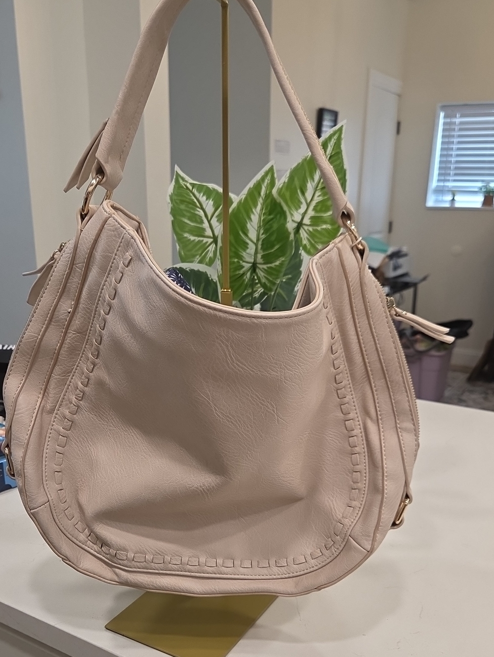 Urban Expressions White Hobo Shoulder Bag